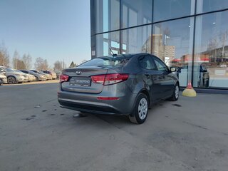 2017 Kia Rio III Рестайлинг, серый, 860000 рублей, вид 5