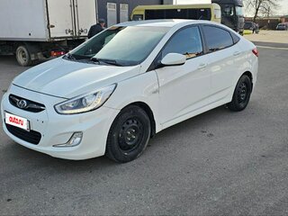2013 Hyundai Solaris I, белый, 735000 рублей, вид 2