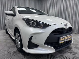 2020 Toyota Yaris IV, белый, 1400000 рублей, вид 3