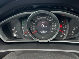2018 Volvo V40 Cross Country I Рестайлинг, белый, 2000000 рублей, вид 5