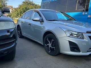2013 Chevrolet Cruze I Рестайлинг, серебристый, 670000 рублей, вид 1