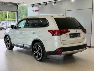 2017 Mitsubishi Outlander III Рестайлинг 2, белый, 1397000 рублей, вид 4
