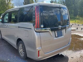2018 Toyota Esquire I Рестайлинг, серебристый, 2375000 рублей, вид 2