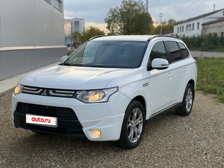 2013 Mitsubishi Outlander III, белый, 1190000 рублей, вид 3