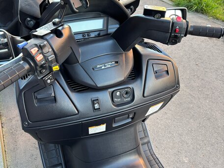 2010 Suzuki Burgman (SkyWave) 650, серый, 440000 рублей, вид 5