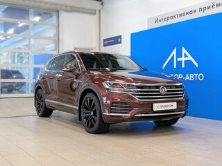 2020 Volkswagen Touareg III, красный, 4750000 рублей, вид 1