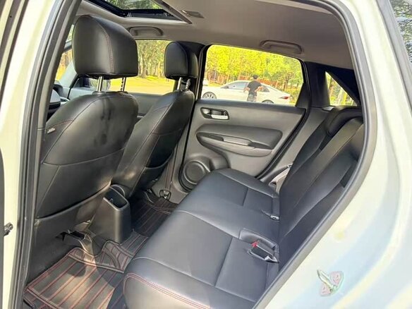 2023 Honda Fit Crosstar IV Рестайлинг, белый, 1125000 рублей - вид 9