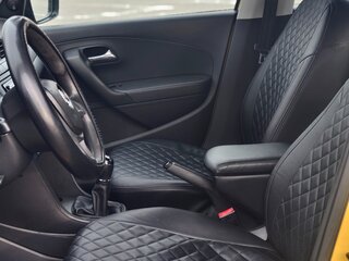 2016 Volkswagen Polo V Рестайлинг, жёлтый, 470000 рублей, вид 3