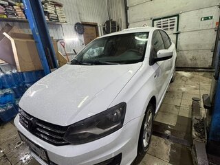 2017 Volkswagen Polo V Рестайлинг, белый, 550000 рублей, вид 2