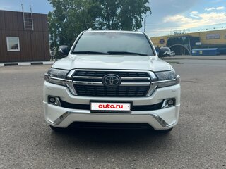 2017 Toyota Land Cruiser 200 Series Рестайлинг 2, белый, 5400000 рублей, вид 3