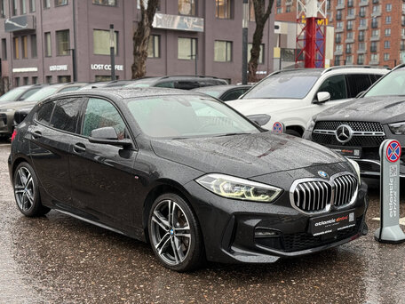 2022 BMW 1 серии 118d III (F40), чёрный, 2740000 рублей, вид 3