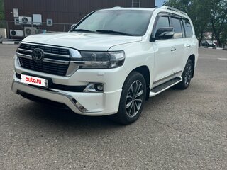 2017 Toyota Land Cruiser 200 Series Рестайлинг 2, белый, 5400000 рублей, вид 1