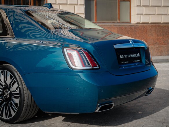 2026 Rolls-Royce Ghost II Рестайлинг (Series II), синий - вид 3