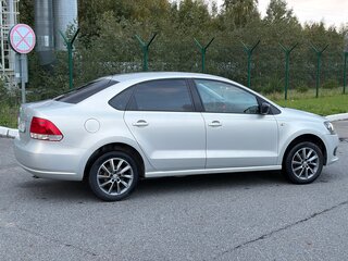 2013 Volkswagen Polo V, серебристый, 720000 рублей, вид 3