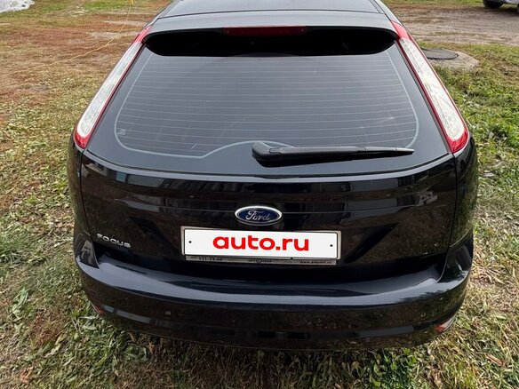 2010 Ford Focus II Рестайлинг, чёрный, 580000 рублей - вид 2
