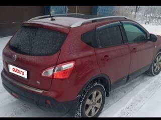 2011 Nissan Qashqai I Рестайлинг, красный, 900000 рублей, вид 3
