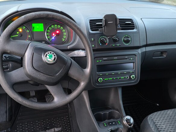 2011 Skoda Fabia II Рестайлинг, серебристый, 650000 рублей - вид 6