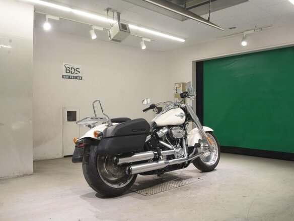2017 Harley-Davidson Fat Boy, белый, 1920000 рублей - вид 4