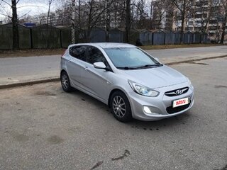 2012 Hyundai Solaris I, серебристый, 700000 рублей, вид 2