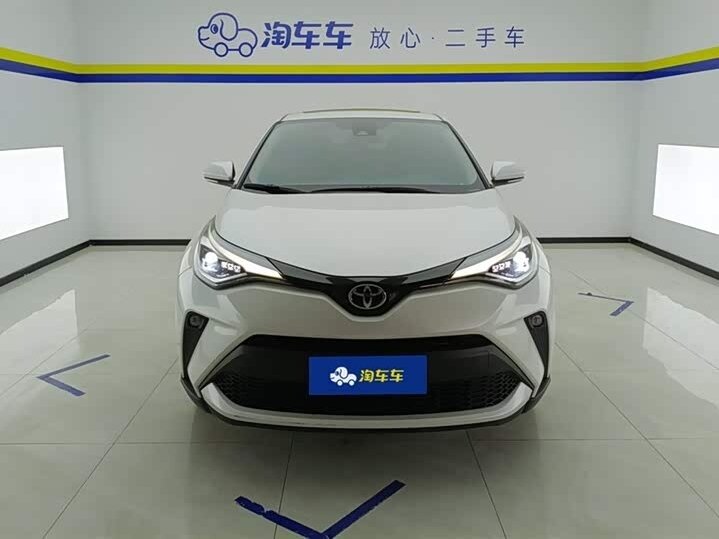 Открыть фотографии: Toyota C-HR I Рестайлинг