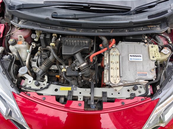 2017 Nissan Note e-Power II Рестайлинг, пурпурный, 1570000 рублей - вид 12