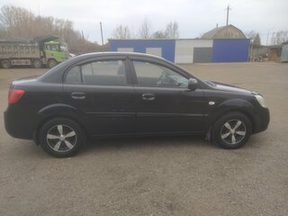 2011 Kia Rio II Рестайлинг, чёрный, 550000 рублей, вид 2