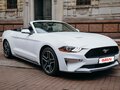 2017 Ford Mustang VI Рестайлинг, белый, 2250000 рублей