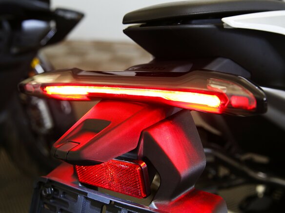 2026 CFMoto 750SR-S, белый - вид 20