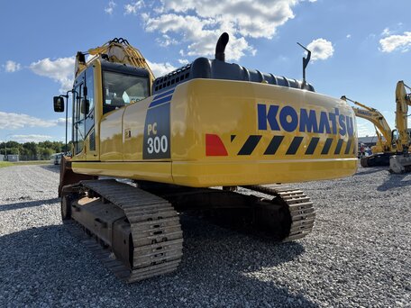 2017 Komatsu PC300, жёлтый, 8200000 рублей, вид 4