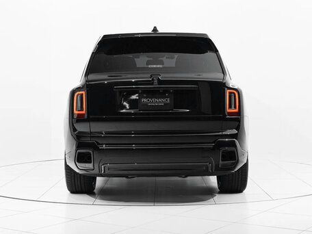 2025 Rolls-Royce Cullinan Black Badge I Рестайлинг (Series II), чёрный, 65000000 рублей, вид 4