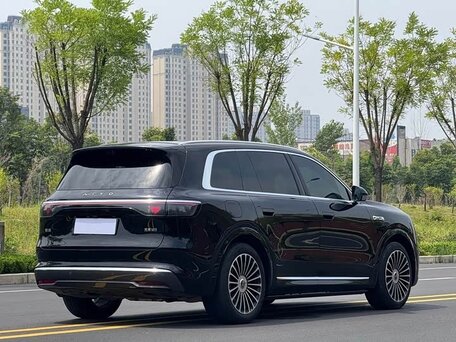 2025 Aito M8 53.4 kWh, чёрный, 7609331 рублей, вид 4