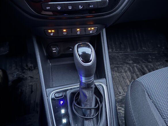 2020 Hyundai Solaris II Рестайлинг, чёрный, 2000000 рублей - вид 13