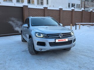 2013 Volkswagen Touareg II, серебристый, 5000000 рублей, вид 2