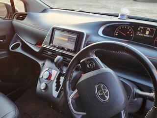 2017 Toyota Sienta II, белый, 1400000 рублей, вид 3