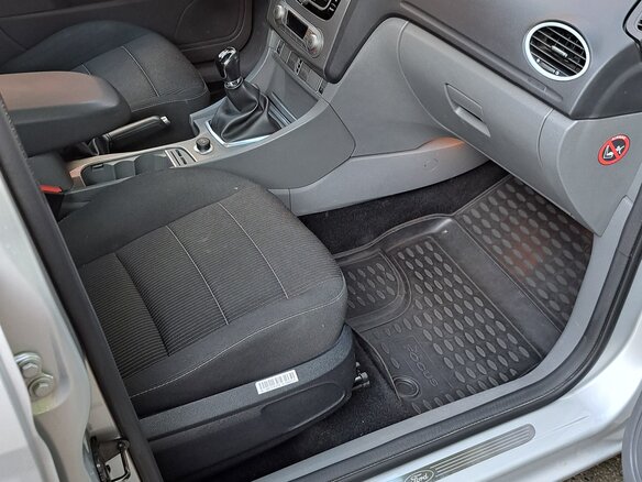 2011 Ford Focus II Рестайлинг, серебристый, 780000 рублей - вид 5