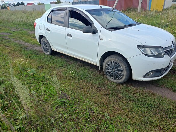 2015 Renault Logan II, белый, 410000 рублей
