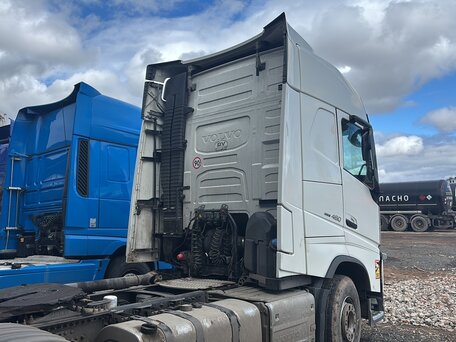 2020 Volvo FH 540, белый, 8975000 рублей, вид 4