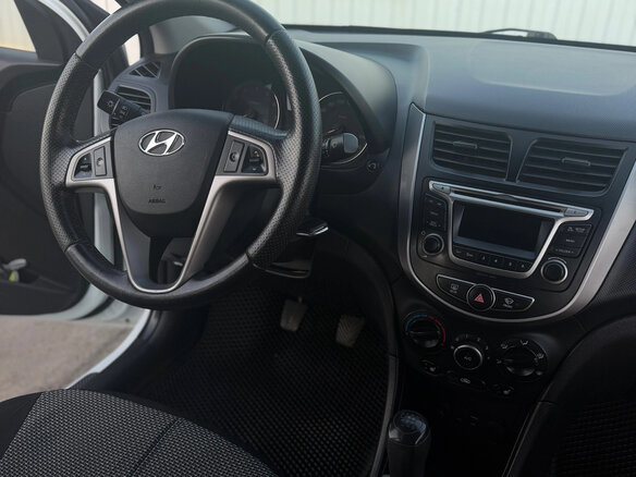2014 Hyundai Solaris I Рестайлинг, белый, 920000 рублей - вид 6