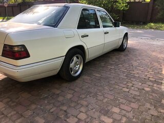 1994 Mercedes-Benz E-Класс 200 I (W124), белый, 1935000 рублей, вид 3