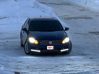 2017 Volkswagen Passat (North America and China) I Рестайлинг, синий, 2100000 рублей, вид 4