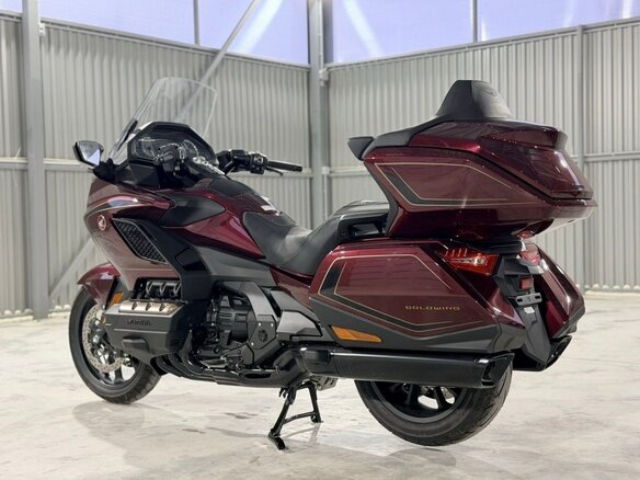 2025 Honda GL 1800 Gold Wing, красный, 3400000 рублей - вид 4