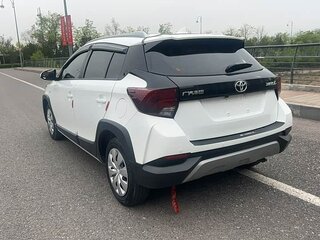 2022 Toyota Yaris L X XP150 Рестайлинг, белый, 1450000 рублей, вид 5