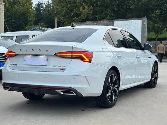 2022 Skoda Octavia IV (A8), белый, 2170000 рублей - вид 3