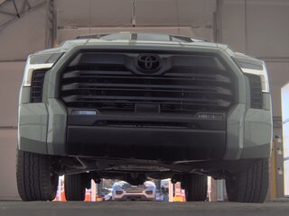 2024 Toyota Tundra CrewMax III, серый, 6955000 рублей, вид 3