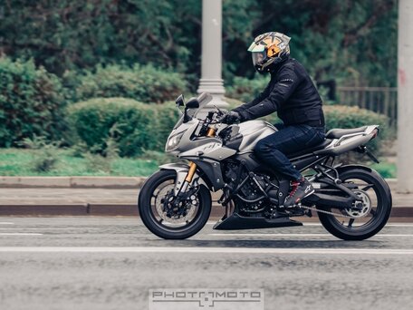 2006 Yamaha FZ1, серебристый, 750000 рублей, вид 2