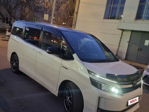 2014 Toyota Voxy III (R80), белый, 1580000 рублей