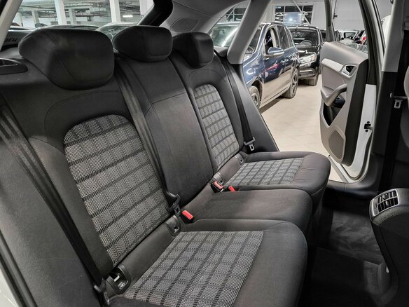 2012 Audi Q3 I (8U), белый - вид 10
