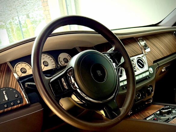 2018 Rolls-Royce Wraith, серебристый, 20500000 рублей - вид 8