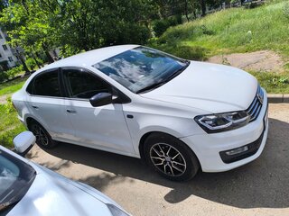 2017 Volkswagen Polo V Рестайлинг, белый, 870000 рублей, вид 1