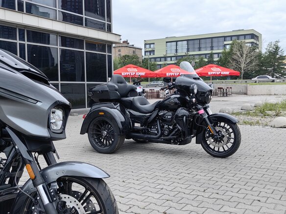2025 Harley-Davidson Tri Glide, чёрный, 6800000 рублей - вид 1